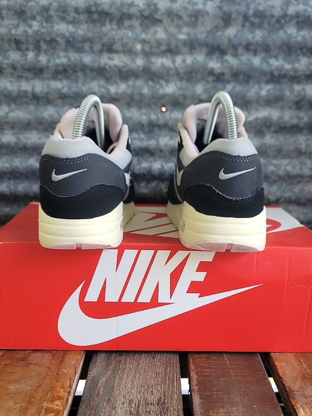 Nike Air Max 1 "Black Anthracite Pink Foam" Wmns 7.5 Ships Today - Picture 4 of 9